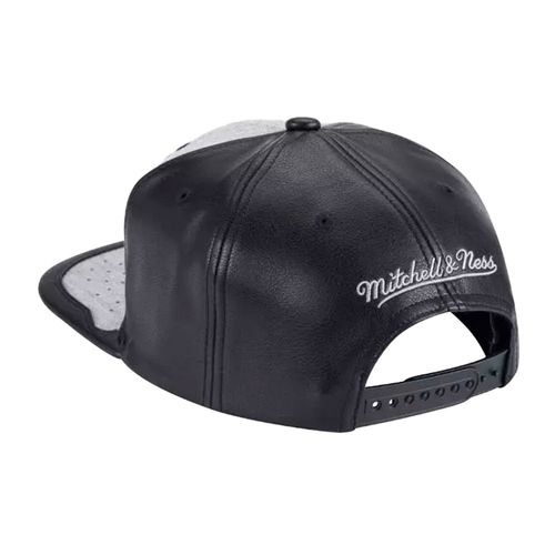 Gorra MITCHELL & NESS DAY ONE CHICAGO BULLS HOMBRE